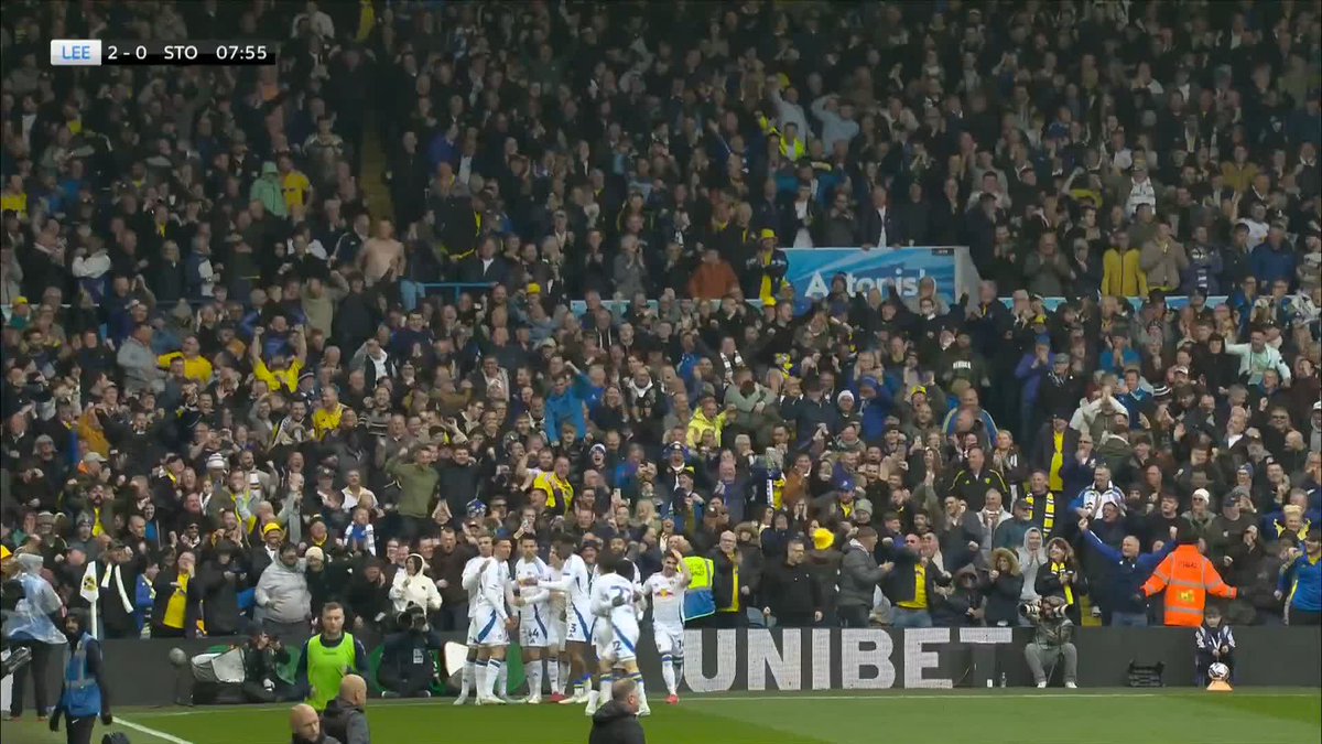 "Sheer ECSTASY at Elland Road!" 🎙️ No sooner had Joel Piroe finished celebrating his first, he doubles his tally and Leeds United are in DREAMLAND! 🤩