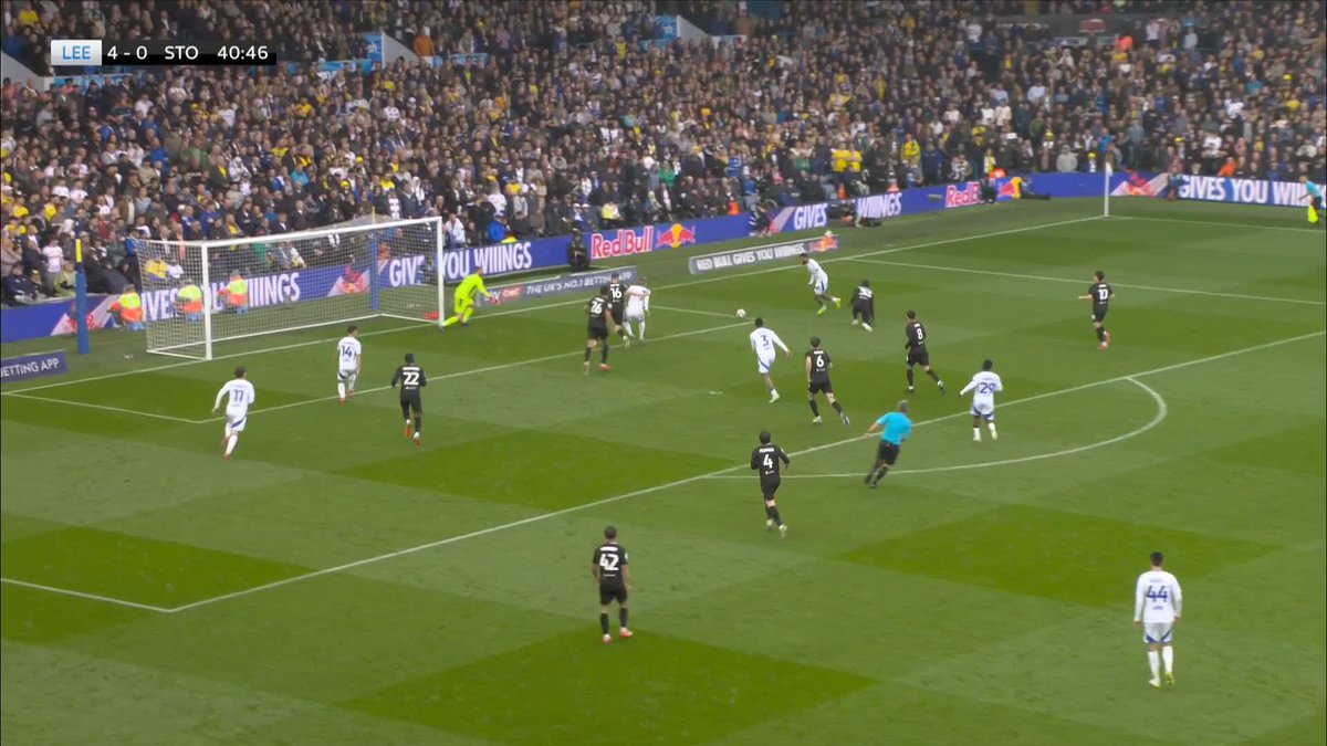 "Stoke simply have no answer to this Leeds attacking machine" ๐จ Joel Piroe has his FOURTH and Leeds have their FIFTH ๐คฏ
