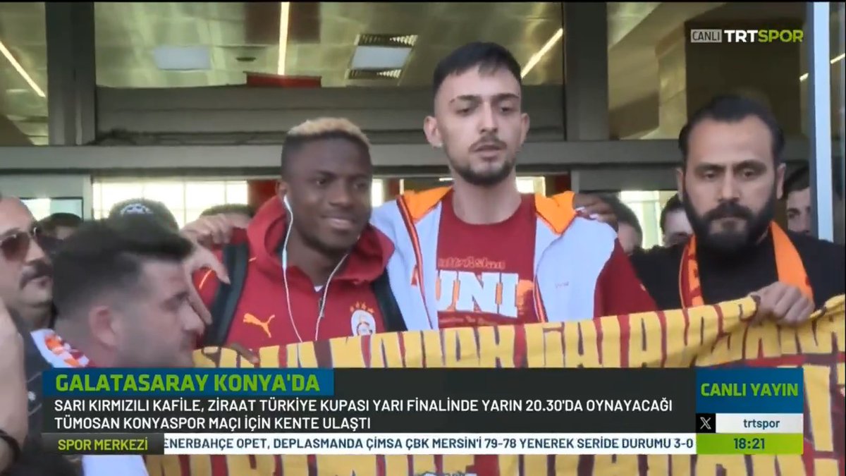 Konya'da taraftarlarımız, Osimhen'e pankart açtı. "Sonsuza kadar Galatasaray kalbimde olacak."