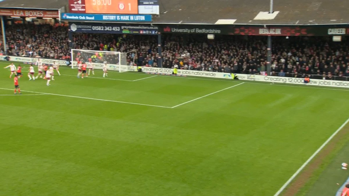 Carlton Morris restores Luton's lead against Bristol City! 🎩