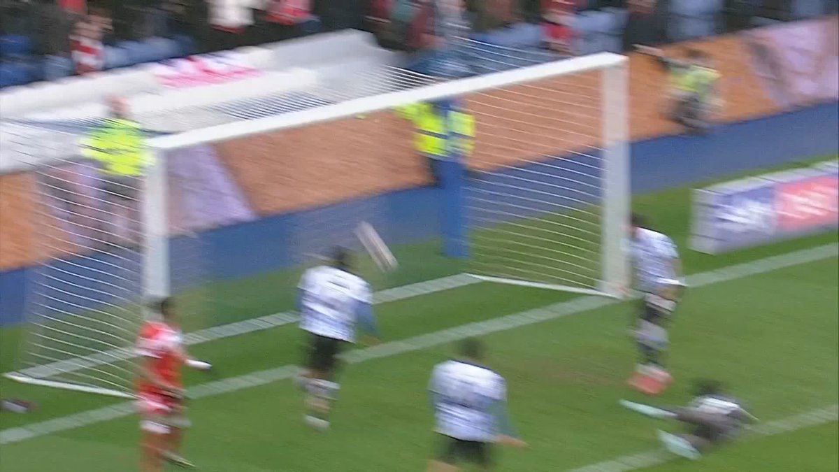 Middlesbrough, 2-1 down against Sheffield Wednesday, go INCHES away from saving a point at Hillsborough in their pursuit of their play-offs! 🤏