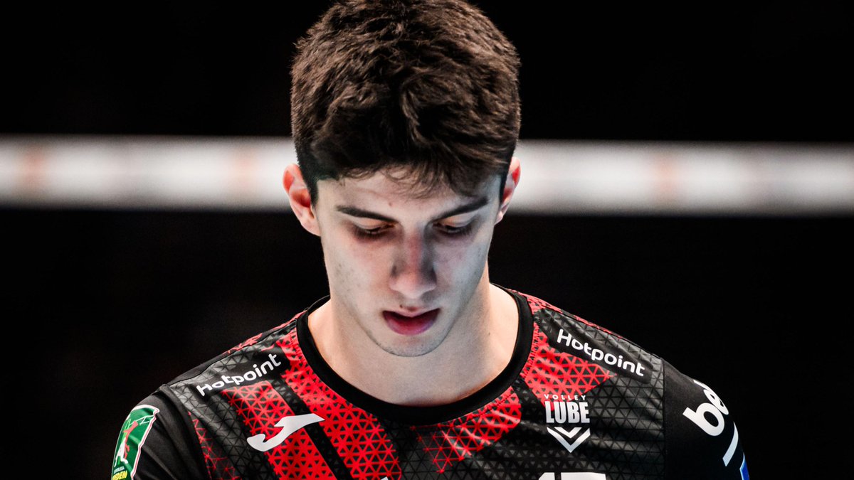 SUPERLEGA SEMIFINALS 🇮🇹 Boninfante breaking the laws of setting! 😮🎯 That was chef’s kiss perfection. 👌 🏐 #SuperLega #Volleyball #Pallavolo