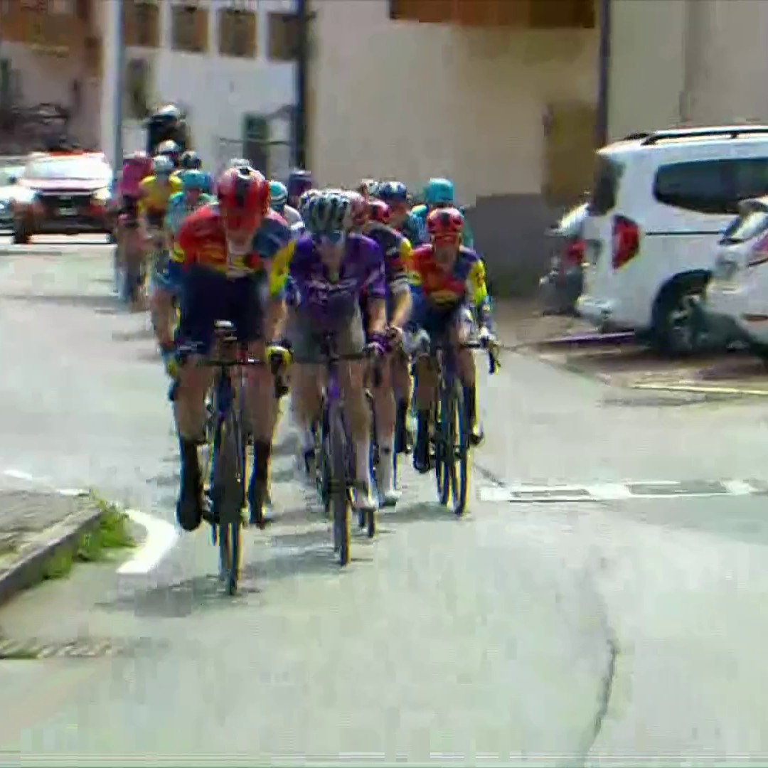 Vainqueur de la 1re étape du Tour des Alpes, Giulio Ciccone a été sanctionné pour avoir jeté ses lunettes "de manière négligente", sa célébration fétiche. L'Italien a perdu 15 points UCI (contre 20 pour son succès) et pris une amende de 250CHF. #TotA