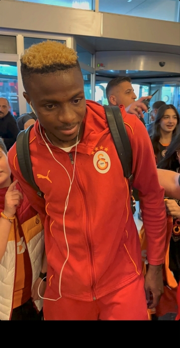 Konya'da Victor Osimhen'e taraftarlarımızdan yoğun ilgi.