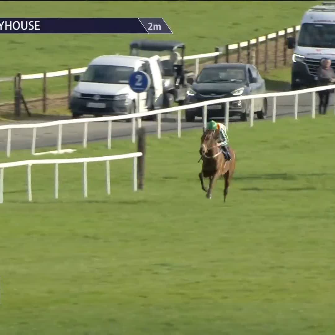 Champion Bumper seventh Sortudo hoses in for Closutton in the FairyhouseRacecourse finale 👇🏻