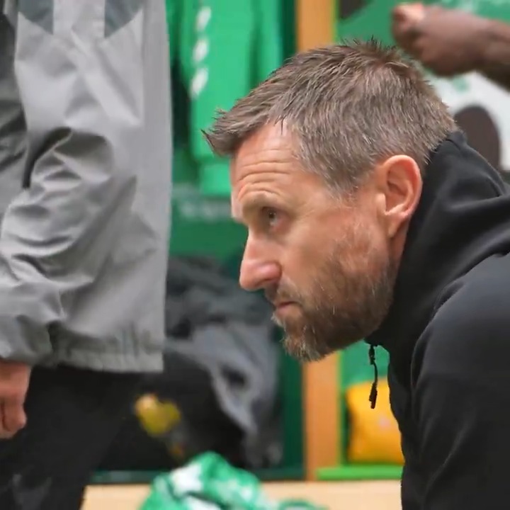 🔙 Le 126e Derby, comme si vous étiez dans le vestiaire stéphanois ! 💚 Déterminés, animés et portés par le Chaudron, les hommes d’Eirik Horneland se sont offerts un succès face au rival, mais pas que… Revivez cette soirée inoubliable. 👇