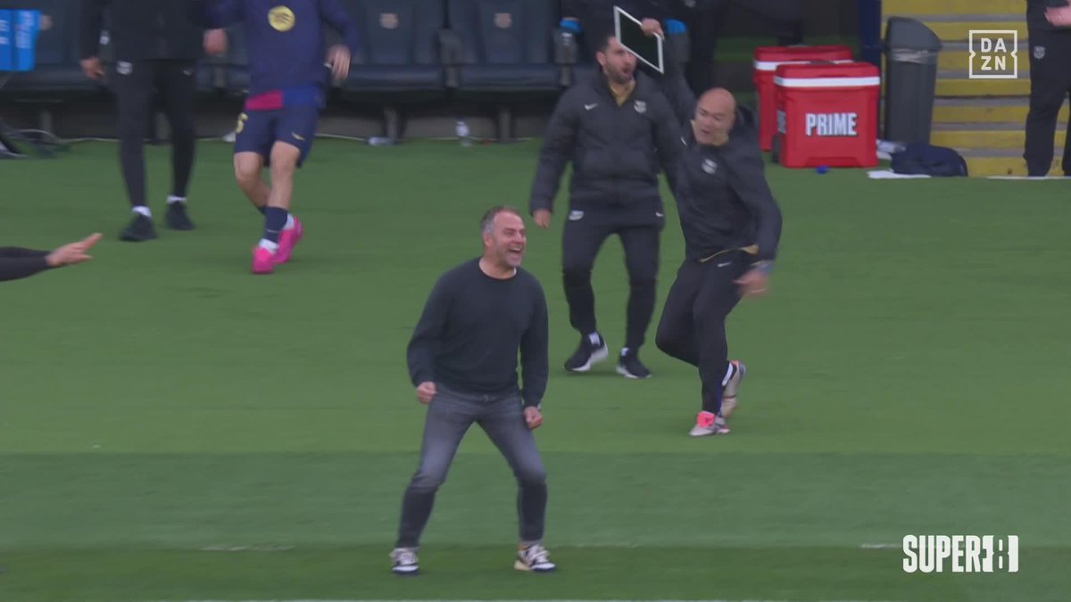 La tablet por el suelo, el brutal enfado del banquillo del FC Barcelona… Y Hansi Flick y su segundo siempre poniendo orden #Super8