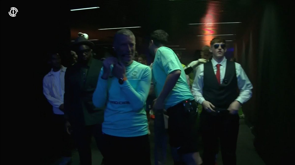 Angry Ginge &amp; Micah Richards lead their sides out ahead of the top of the table clash 👀