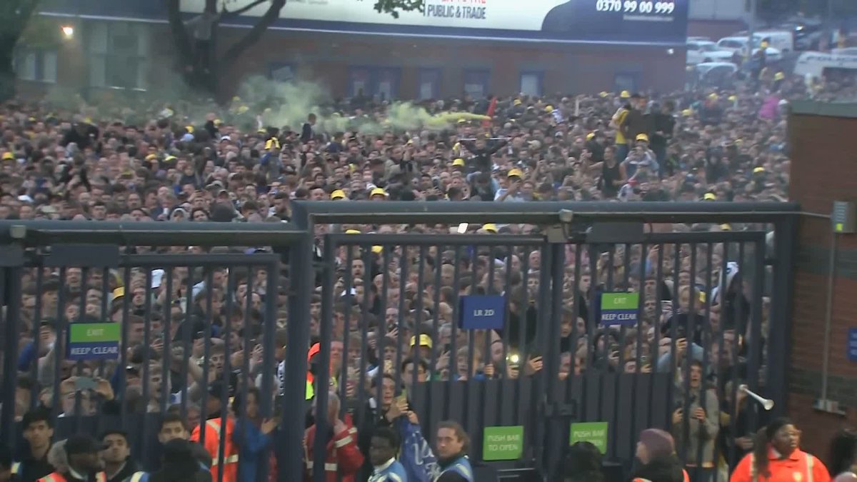 These scenes outside Elland Road 😍😍