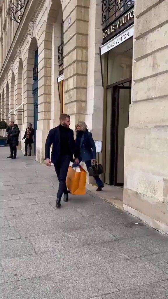 Macrons ‘Wife’ was spotted out &amp; about shopping - what’s with the scarf tho….