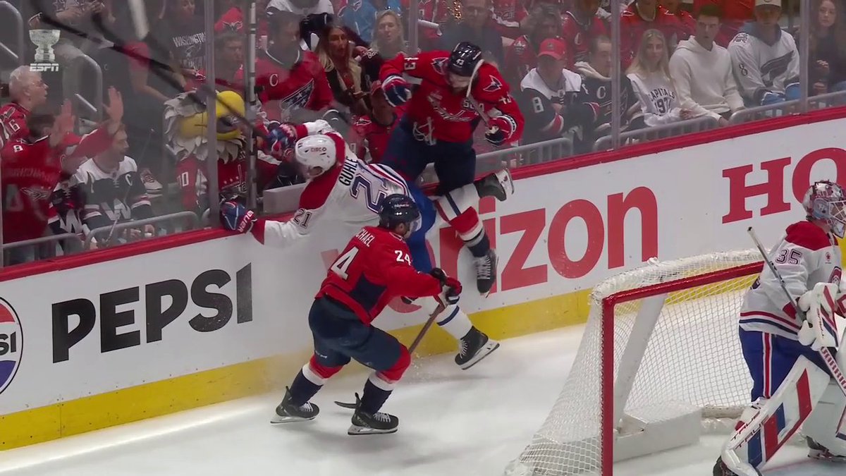 Tom Wilson's laying the body early 💪 #StanleyCup 🇺🇸: ESPN ➡️ 🇨🇦: Sportsnet or stream on Sportsnet+ ➡️