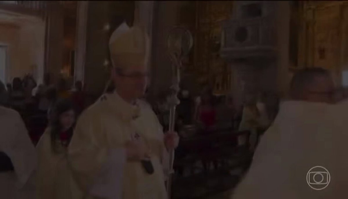 Jornal Nacional cita o brasileiro Sérgio da Rocha como possível sucessor do Papa Francisco. Conselheiro do Papa desde 2023, é aliado das reformas, da inclusão de casais gays e do combate à homofobia na Igreja.