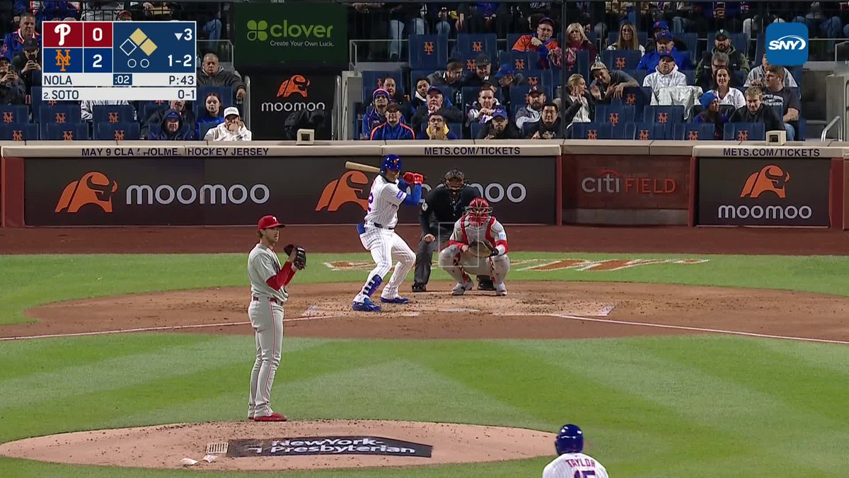 LMAOOOOO Shiti Field field thought this was a home run.