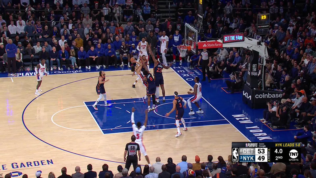 20 FIRST-HALF POINTS FOR MOTORCADE 🔥 He and the Detroit Pistons lead at the break on TNT!