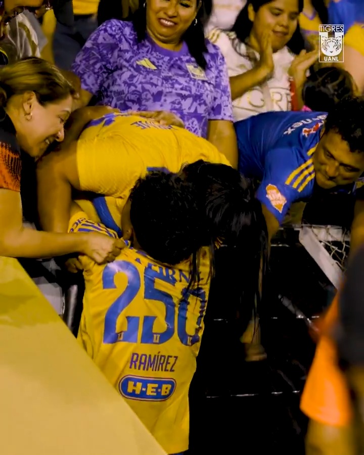 📹 ¡Orgullosamente de nuestra cantera Club Tigres Fuerzas Básicas 🐯, con garra, motivación y con el apoyo de su familia y equipo, fue como vivió Diego Ramírez la noche de su debut en Primera División! 🐯 ¡Esto apenas comienza, Diego! 👏🏼👏🏼