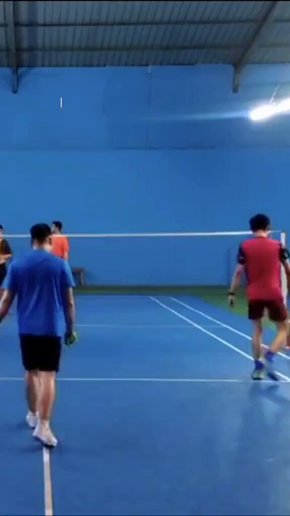 Oh jadi ngerusak shuttlecock itu boleh?