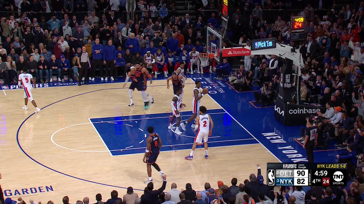 "Not a complete unknown, Jalen Brunson" 🗣️ Timothée Chalamet's on his feet as the NEW YORK KNICKS look to rally on TNT!