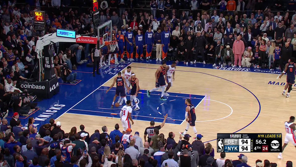 Dennis Schröder with a SILENCER 🧊