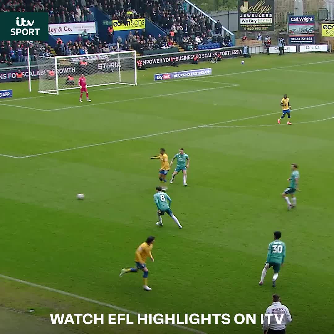 Lewis Wing with an absolute SCREAMER for Reading FC yesterday 💥 #ITVFootball | EFL