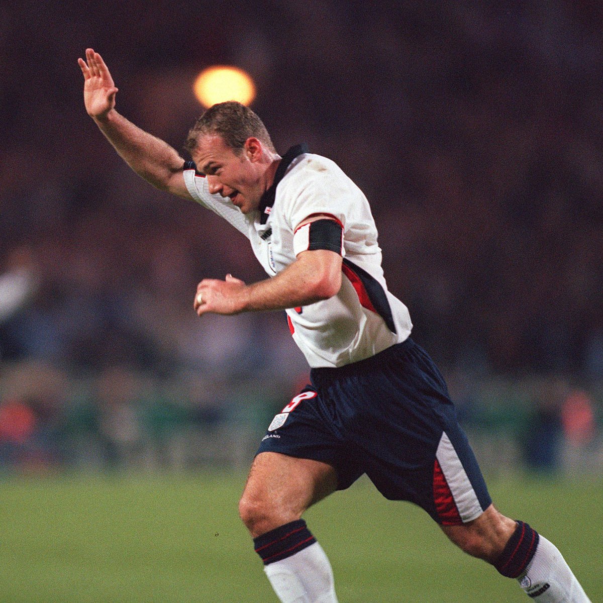 A superb Shearer finish! 👌 #OnThisDay in 1998, Alan Shearer rounded off a 3-0 win for the #ThreeLions against Portugal.