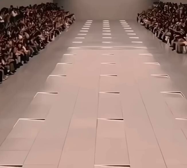 When Dior elegantly presented all of their models at the same time.