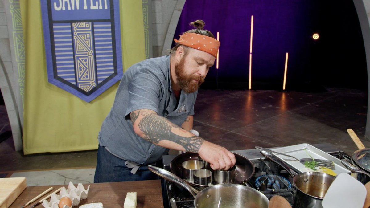 "Eggs are unforgiving." The chefs are working hard in the contender battle on an all-new #HouseOfKnives, TONIGHT @ 9|8c ๐ช