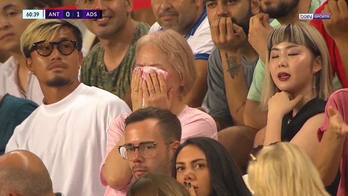 🟥 Shoya Nakajima'nın çok erken gelen kırmızı kartı, ailesini üzüyor... 👉 Süper Lig tarihinin unutulmaz anları, sizlerle... | #beINSPORTS