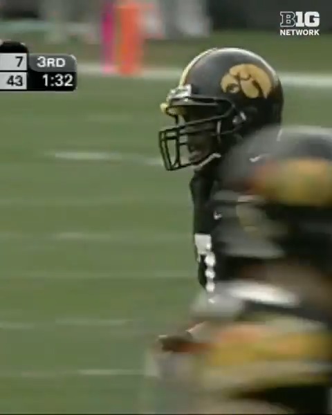 Happy 4️⃣5️⃣th, BRAD BANKS! 🥳 Let's celebrate with the 2002 Big Ten Conference OPOY's favorite Hawkeye Football plays, from 4-1 👇 #B1GFootball