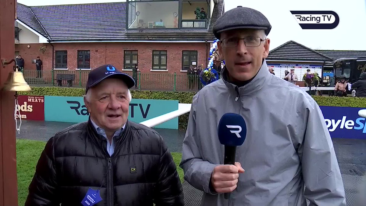 🗣️ "He eats, sleeps and drinks - that's all he does!" A lovely interview with Harry Rogers following exceptional veteran Lord Erskine's success at FairyhouseRacecourse 🙌