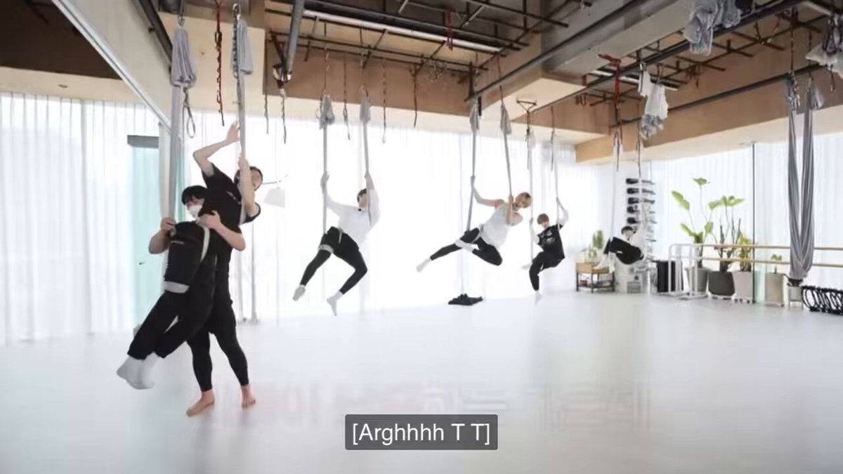 anyways yall remember when txt did some aerial yoga and soobin was just watching them fighting for their lives 😭