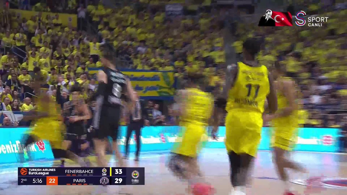 İbrahim Kutluay: "Oyna ona karşı, oyna." Nigel Hayes-Davis: "Olur."