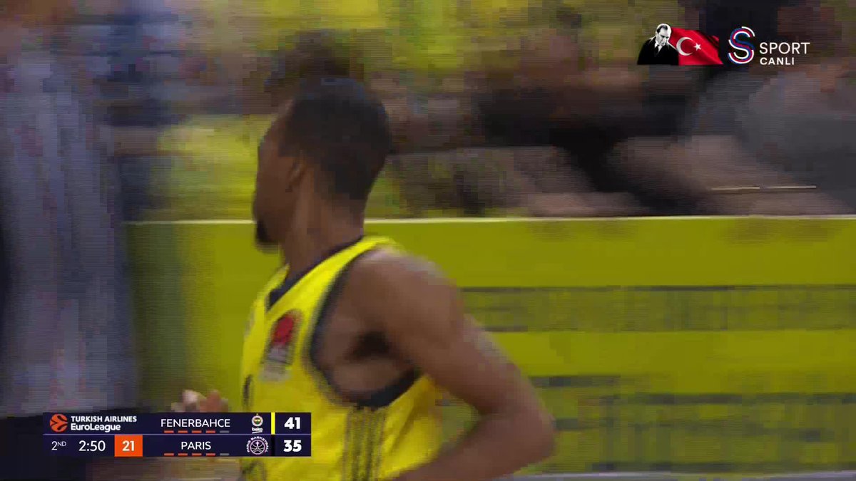 😤 İŞTE MÜCADELE BU! 🟡🔵 Fenerbahçe Beko'nun maçtaki 11. hücum ribaundu ve ardından Errick McCollum'ın üçlüğü!