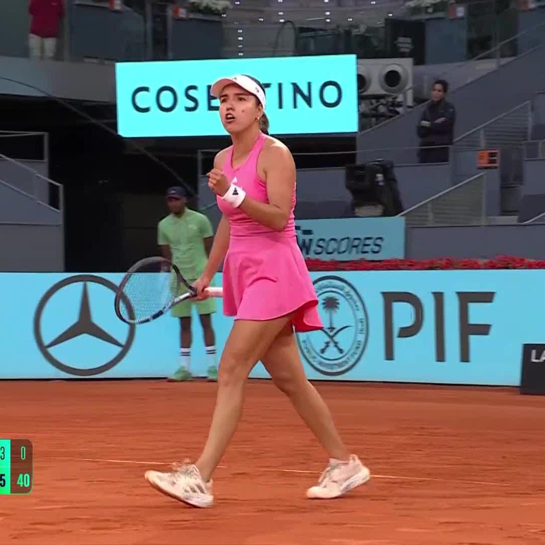 shining bright 🌟 Camila Osorio moves past fellow Colombian Arango in straight sets. #MMOPEN