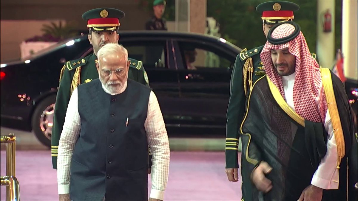 🚨#ولي_العهد السعودي يستقبل في الديوان الملكي بقصر السلام بجدة دولة رئيس وزراء جمهورية الهند. #رئيس_الوزراء_الهندي_في_المملكة