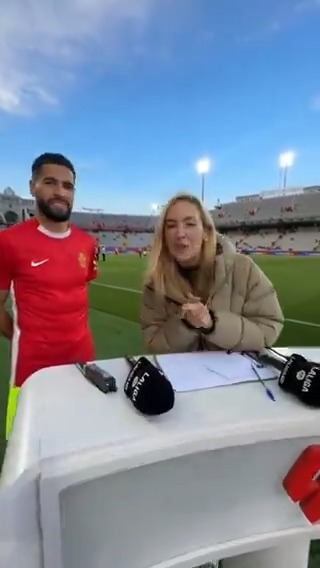 🤩 Un acompañante de lujo para Isabel Forner. 🎙 Omar Mascarell, futbolista del RCD Mallorca, protagonista en la previa del #BarçaMallorca. #insideLALIGA | #LALIGAEASPORTS | #LALIGABroadcasters
