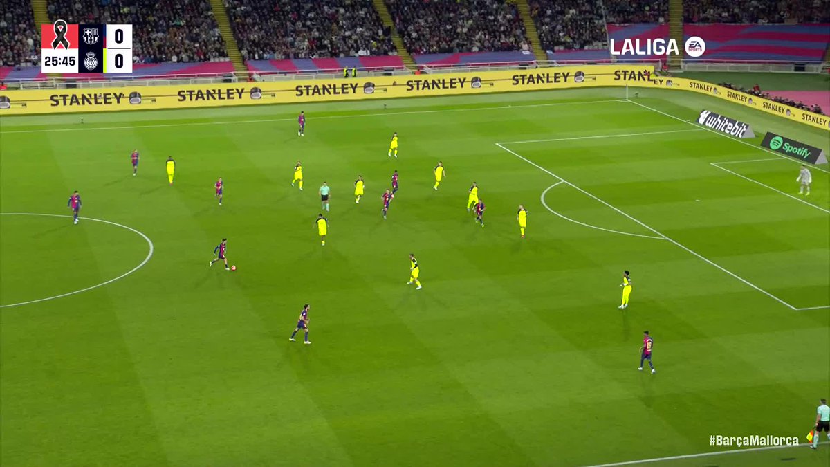 What a pass by Lamine! 😳 #BarçaMallorca | #LaLigaHighlights