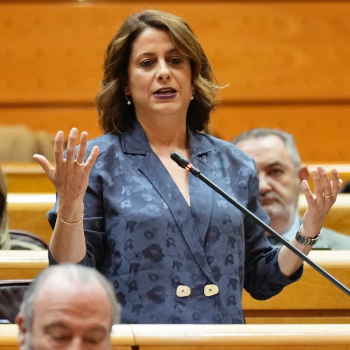 La alcaldesa de Teruel (Emma Buj) confirma que el Gobierno AMENAZÓ a los trabajadores del Parador de Teruel, para que no contaran los detalles de la juerga del ministro del PSOE.