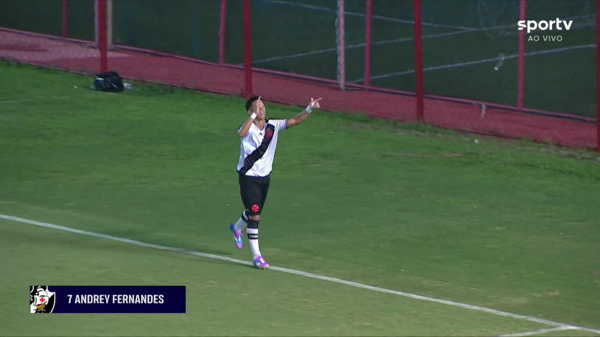 Vasco vence o Flamengo de virada e larga em vantagem na semifinal da Copa do Brasil Sub-17! Em um contra-ataque de almanaque, Andrey Fernandes fez o último gol da partida: 4 a 2 para o Vasco.