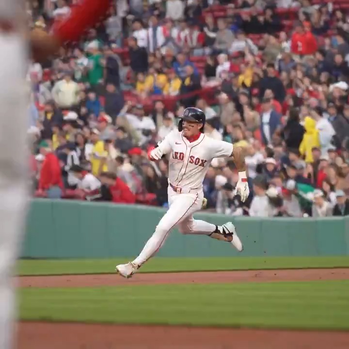 Flying around the bases with Jarren Duran 😮‍💨