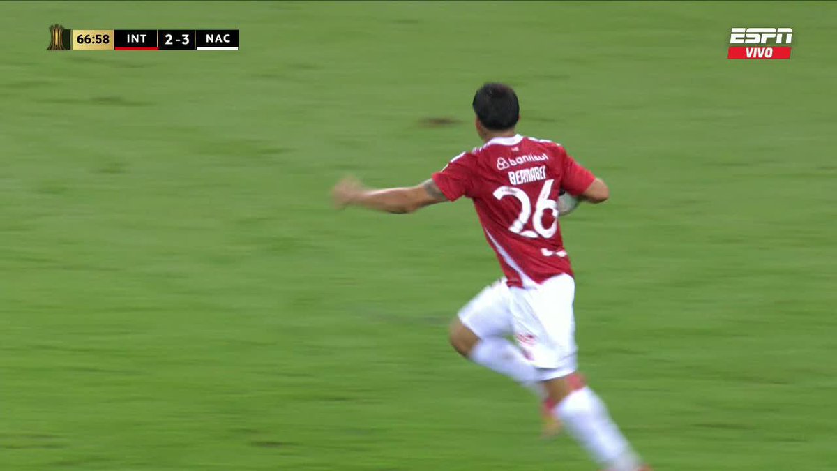 La espectacular asistencia que acaba de poner Oscar Romero en su debut oficial con el Inter en la CONMEBOL Libertadores. 🪄🇵🇾 Fue una de sus primeras intervenciones en el partido.