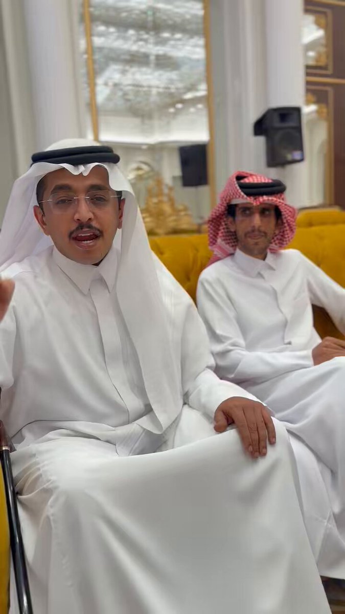 هذي .. تراها .. بيوتٍ مبطيه ياشباب بغيت .. اغرد بها مبطي ولا الله قسم لن تبلغ المجد وتعرف الخطا والصواب ويصير لك في حدود القمه اسم ورسم الا لاشفت الكلاب اللي عليها ثياب تنبح بدال الكلاب اللي عليها الاسم صالح النشيرا
