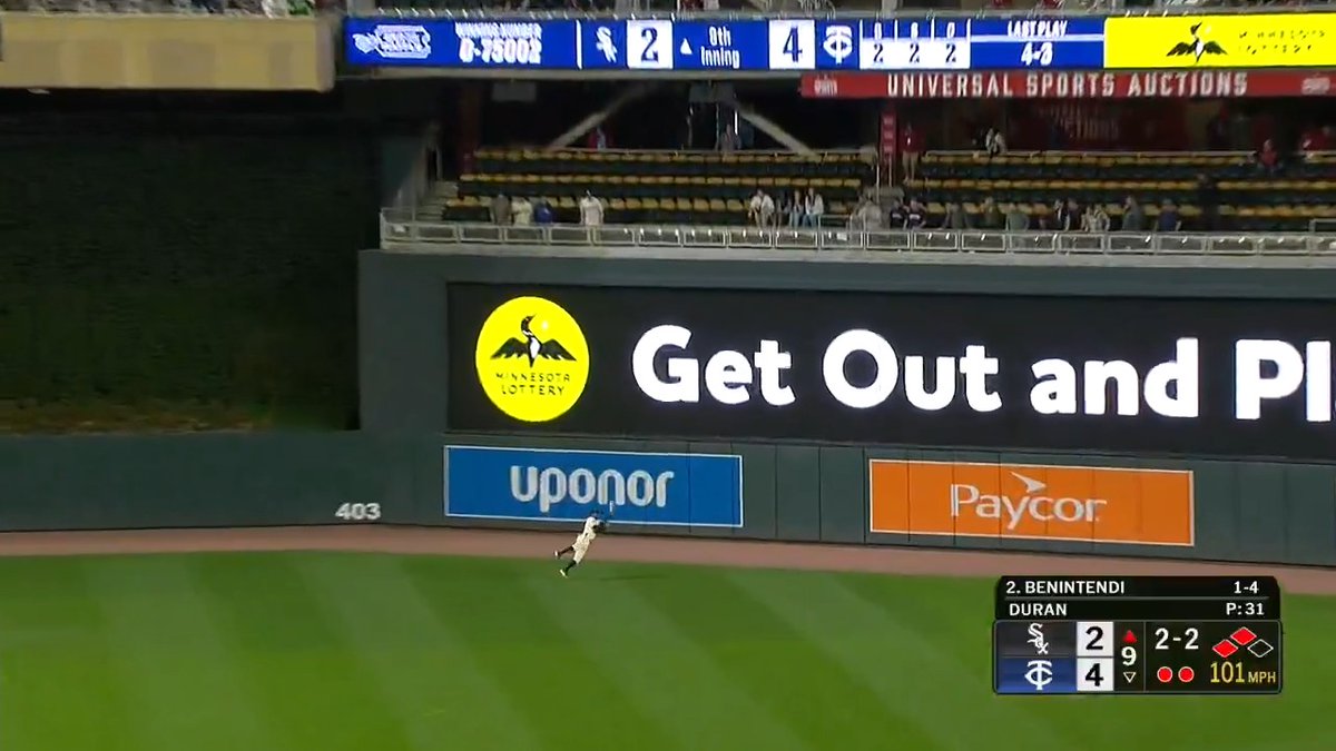 BYRON BUXTON CLINCHES THE GAME WITH AN UNBELIEVABLE CATCH!