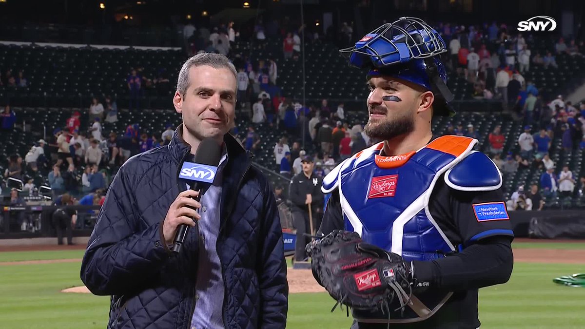 Luis Torrens catches up with Steve Gelbs after coming up with a huge two-run single in the Mets' 5-1 win over the Phillies!