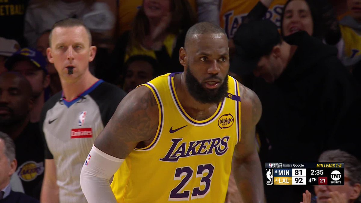 LEBRON MAKING TWO-WAY PLAYS LATE IN THE 4TH 🔥
