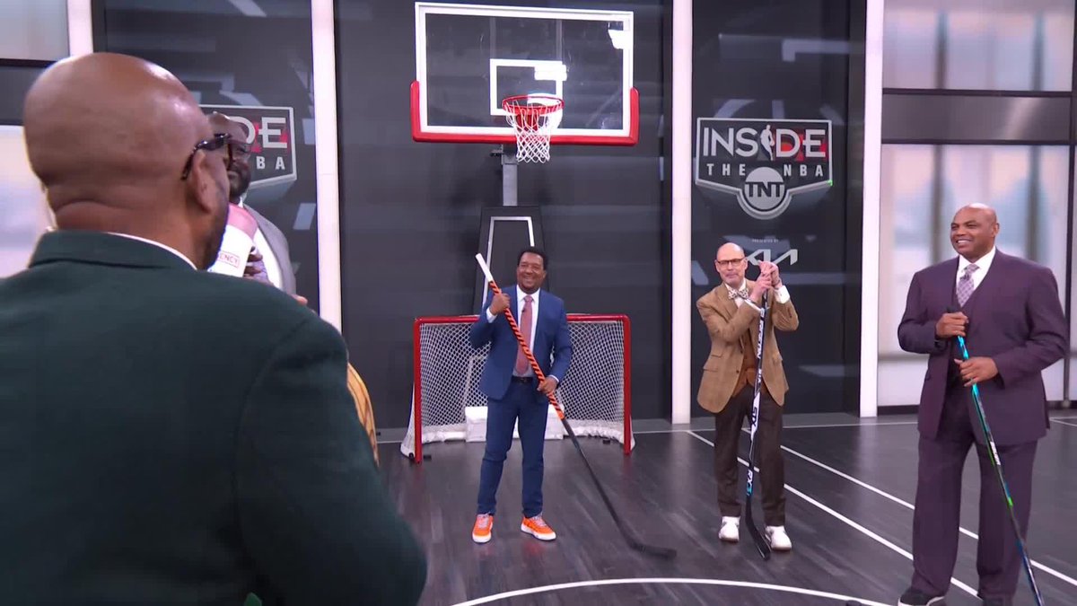 "No more running!" 🤣 Baseball legend Pedro Martínez stopped by Studio J bearing a gift for the Big Fella 🚽