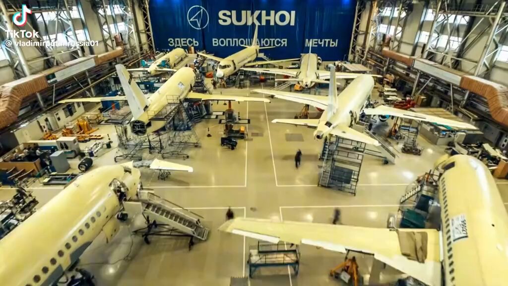 👆🇷🇺ロシアは経済制裁のおかげもあってか自国製での軍用機以外の旅客機の開発や生産性が上がっている‼️ スホーイ・カンパニー🇷🇺👍