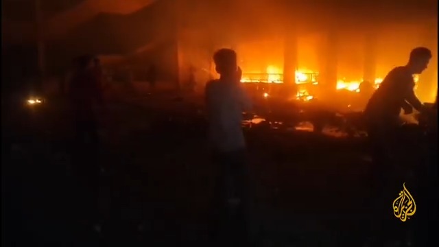 بينهم جثث متفحمة.. شهداء وجرحى في قصف جوي إسرائيلي استهدف خياما للنازحين داخل مدرسة يافا في حي التفاح شرق مدينة غزة فجر اليوم #حرب_غزة #الأخبار
