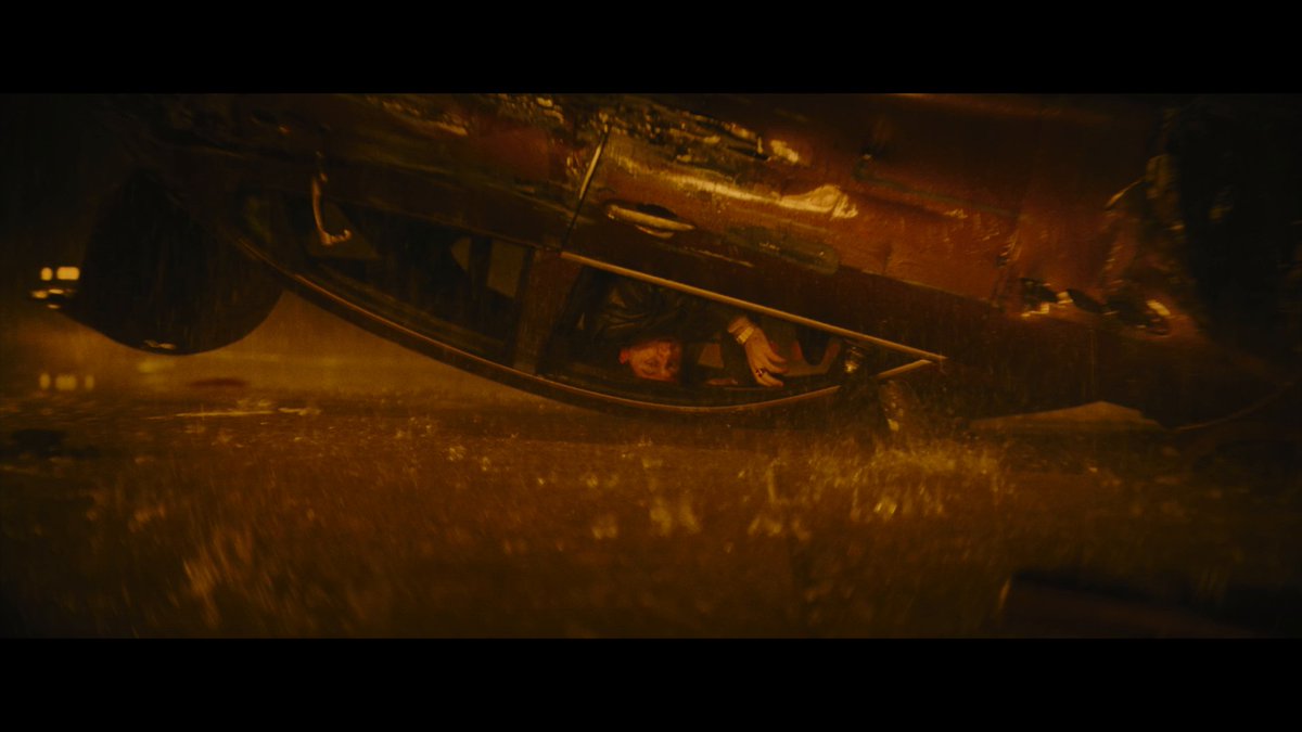 “Ils pensent que je me cache dans l’ombre mais je suis l’ombre.” Le film THE BATMAN, c’est dispo.