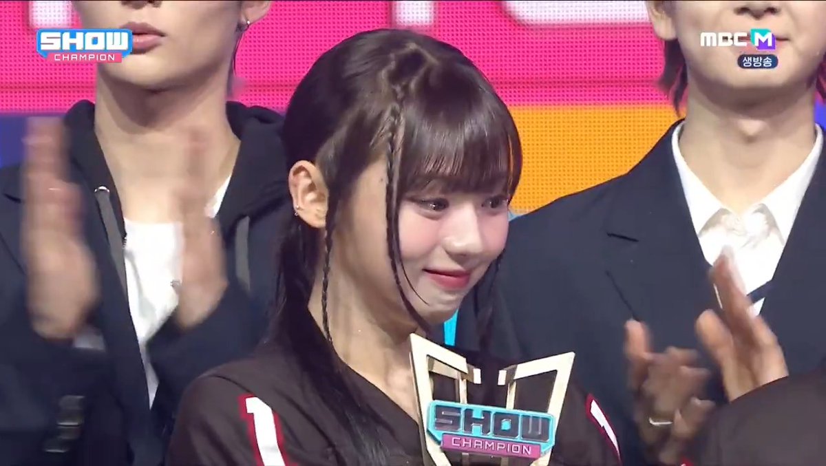 🏆 Congrats to UNIS for winning 1st place on Show Champion today with “SWICY”, marking their 1st music show win since debut! 🎉 #UNIS_1stWin #UNIS1stWin #SWICY1stWin #SWICY_V1CTORY #UNIS #유니스 #ユニス UNIS (250423)