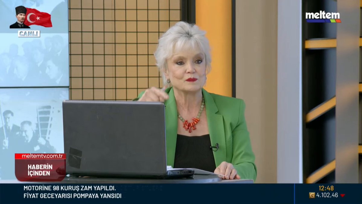 Meltem TV’de deprem anı böyle görüntülendi.